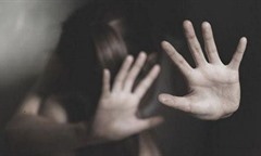 Khởi tố nam thanh niên giở trò đồi bại với thiếu nữ 15 tuổi