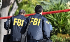 Đặc vụ FBI dùng ảnh 