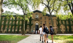 Mỹ chứng kiến tỷ lệ nhập học đại học thấp kỷ lục trong 50 năm