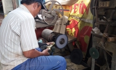 Làng nghề đúc đồng hơn 200 năm tuổi tại Khánh Hòa trầm lắng vào vụ sản xuất hàng Tết