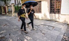 Tin thời sự mới nóng nhất 20/4: Sở Xây dựng Hà Nội nêu nguyên nhân đá lát vỉa hè nhanh vỡ nát