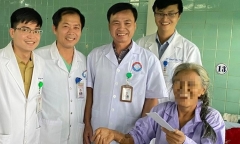 Tin tức đời sống ngày 11/10: Nối thành công cẳng tay gần đứt lìa cho cụ bà 69 tuổi