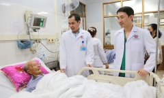 Tin tức đời sống ngày 14/2: Phẫu thuật lấy sỏi ống mật chủ cho cụ ông gần 100 tuổi