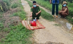Đi mò ốc, tá hỏa phát hiện thi thể bé gái sơ sinh khoảng 3 ngày tuổi