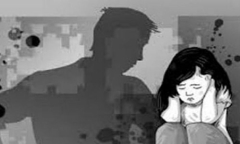 Gã cha dượng làm trò đồi bại với con riêng của vợ mới 7 tuổi