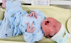 Bé trai chào đời nặng 5,6kg, ngang trẻ 2 tháng tuổi