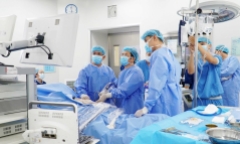 Sỏi san hô lấp đầy thận phải của người đàn ông 60 tuổi