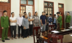 Nghệ An: Công an đột kích sới bạc trong rừng, bắt giữ hàng chục đối tượng