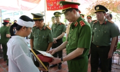 Vụ ô tô tông tử vong CSGT ở Long An: Thăng cấp bậc lên Trung tá cho đồng chí Nguyễn Xuân Hào