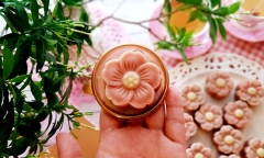 Bánh Trung thu cánh hoa đẹp hết nấc khiến cư dân mạng trầm trồ khen ngợi, đua nhau xin bí quyết