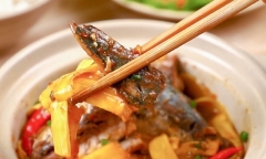 Cá kho xơ mít đậm đà lại thơm nhức mũi, ăn cùng cơm nóng là ngon hết sảy