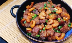 Thịt ba chỉ rim tôm thơm ngon đậm vị rất hao cơm
