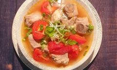 Cách nấu canh sườn chua đậm đà hương vị