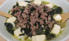 Cách nấu canh rong biển thịt bò nóng hổi cho bữa cơm ngày mưa lạnh