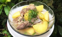 Cách nấu canh xương khoai tây thơm ngon đúng điệu