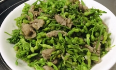 Cách làm thịt bò xào hoa thiên lý mềm thơm, hấp dẫn 