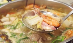 Trời lạnh làm ngay nồi lẩu hải sản, khách đến chơi nhà chỉ muốn ở lại ăn ké
