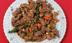 Vợ đảm chế biến bò kho cực ngon miệng, chồng ăn khen không tiếc lời