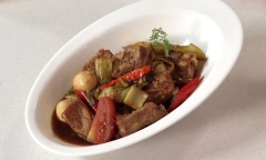 Trời lạnh nấu ngay món sườn kho dưa này, cả nhà ngồi xuống là không muốn đứng lên