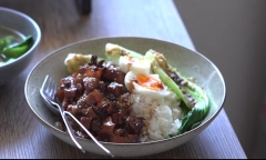 Thịt ba chỉ rim nước tương đậm đà, ăn cùng cơm trắng là ngon quên lối về