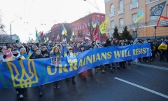 Người dân Ukraine đổ ra đường biểu tình, khẳng định