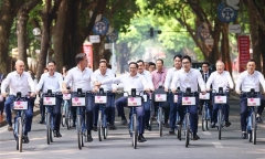 Thủ tướng Phạm Minh Chính và Thủ tướng Hà Lan cùng đạp xe dạo phố Hà Nội