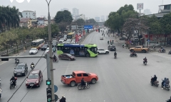 Hiếm thấy ở Hà Nội: 28 Tết bến xe đìu hiu, đường phố thông thoáng
