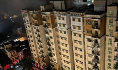 Hiện trường vụ cháy chung cư 13 tầng ở Hà Nội: Khói đen bốc lên ngùn ngụt, giải cứu 15 người mắc kẹt