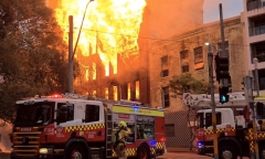 Cháy lớn ở trung tâm Sydney, hàng trăm lính cứu hỏa nỗ lực dập lửa