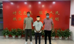 Hết lòng yêu chiều bạn gái qua mạng, người đàn ông “chết đứng” trước thân phận thực sự của cô nàng