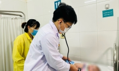 Thời tiết nồm ẩm gia tăng tình trạng người già, trẻ nhỏ nhập viện, nhiều trường hợp diễn biến nặng