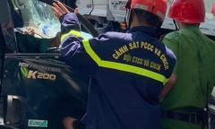 Giải cứu thành công tài xế mắc kẹt trong cabin xe tải ở Đà Nẵng