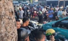 Taxi tông trực diện 9 xe máy đang dừng chờ đèn đỏ ở Đà Nẵng