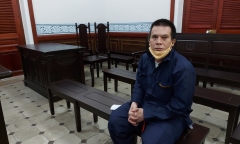 Thương cảm người vợ nuôi 5 con thơ vì chồng bị sát hại, HĐXX và luật sư tặng tiền về quê