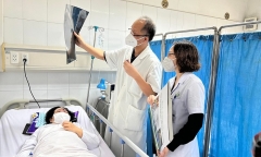 Tin tức đời sống ngày 13/4: Suýt mù mắt trái vì tiêm filler nâng mũi ở spa của người quen