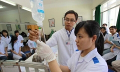 Hai trường đại học thông báo tăng học phí các ngành sức khỏe