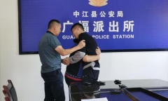 Vui sướng đoàn tụ gia đình sau 21 năm, chàng trai phát hiện sự thực éo le tưởng chỉ có trong phim