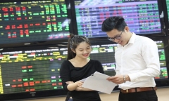 Chứng khoán lập đỉnh mới, khi nào nên chốt lời cổ phiếu?
