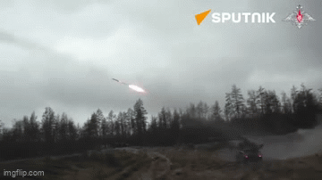 Hệ thống pháo phản lực phóng loạt của Nga nã rocket phá hủy cứ điểm của Ukraine