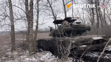 Căng thẳng Nga – Ukraine mới nhất ngày 24/1: Cận cảnh Nga sử dụng xe tăng T-80BV công phá mục tiêu của Ukraine