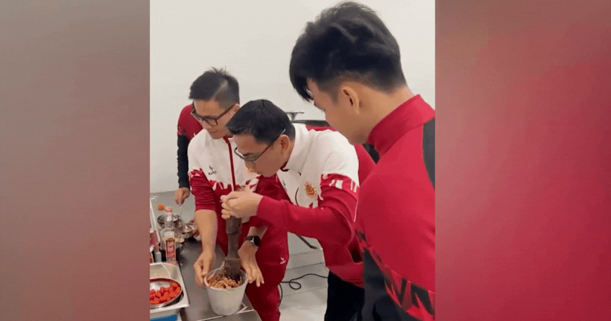 HLV Kiatisak tự tay làm 