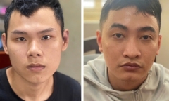 Bắt giữ 2 đối tượng “vờ” đổi ngoại tệ để cướp giật ở Hà Nội