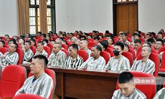 Trang bị kiến thức pháp luật, tái hòa nhập cho phạm nhân Trại giam Nam Hà