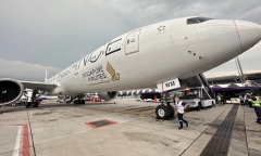 Máy bay của Singapore Airlines hạ cánh khẩn do nhiễu động mạnh, 1 người chết