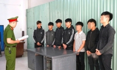 Khởi tố nhóm đối tượng mang hung khí chém nhầm nhiều người đi đường