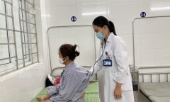 Người phụ nữ bị sán làm tổ trên não vì thói quen ăn tiết canh