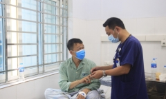 Quảng Ninh: Người đàn ông mắc bệnh hiếm sau khi bị mèo cào