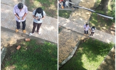 Nghẹn ngào cảnh người cha đếm từng tờ tiền dúi vội vào tay con trai ngày nhập học