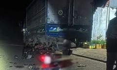 Tin tức tai nạn giao thông mới nhất ngày 15/12: Xe máy tông xe tải, 3 người thiệt mạng