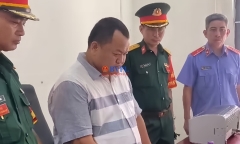 Khởi tố cựu cán bộ quản giáo đưa ma túy, điện thoại cho can phạm